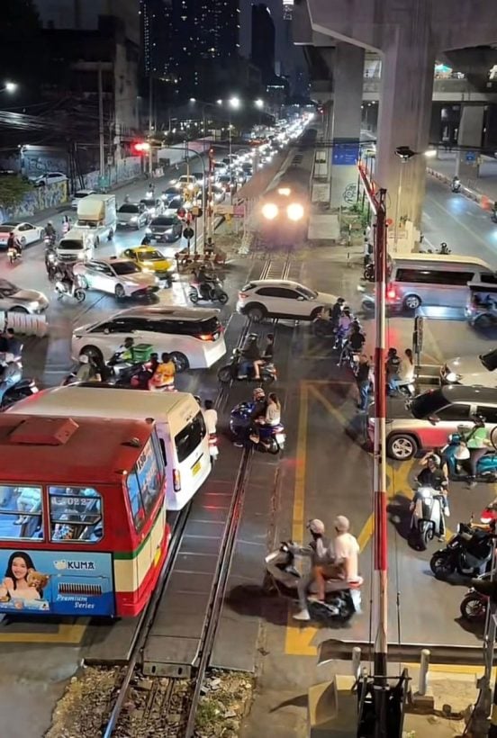 Train-bus collision Bangkok's Makkasan was not an accident. It was a system designed to fail | News by Thaiger