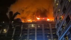 Massive Fire Traps Guests at Sunday JA Plus Hotel in Pattaya | Thaiger