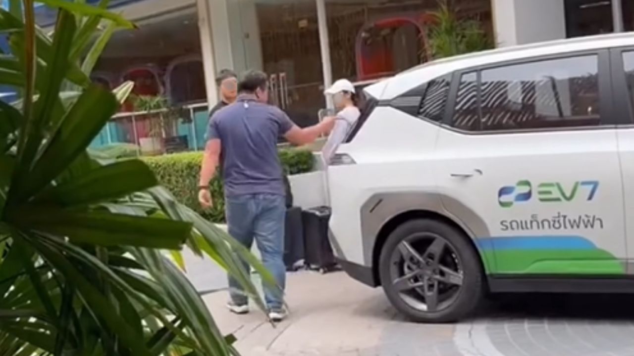 Phuket taxi driver and foreign man argue