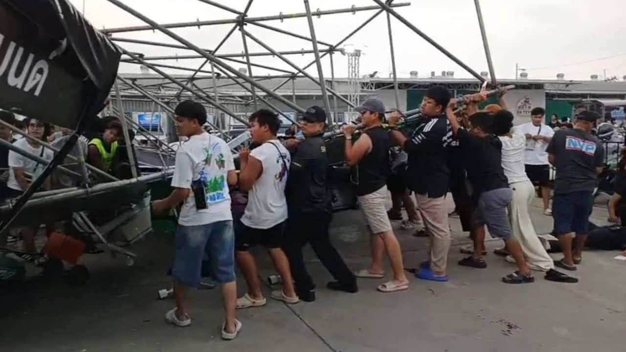 Deadly sign collapse in Saraburi