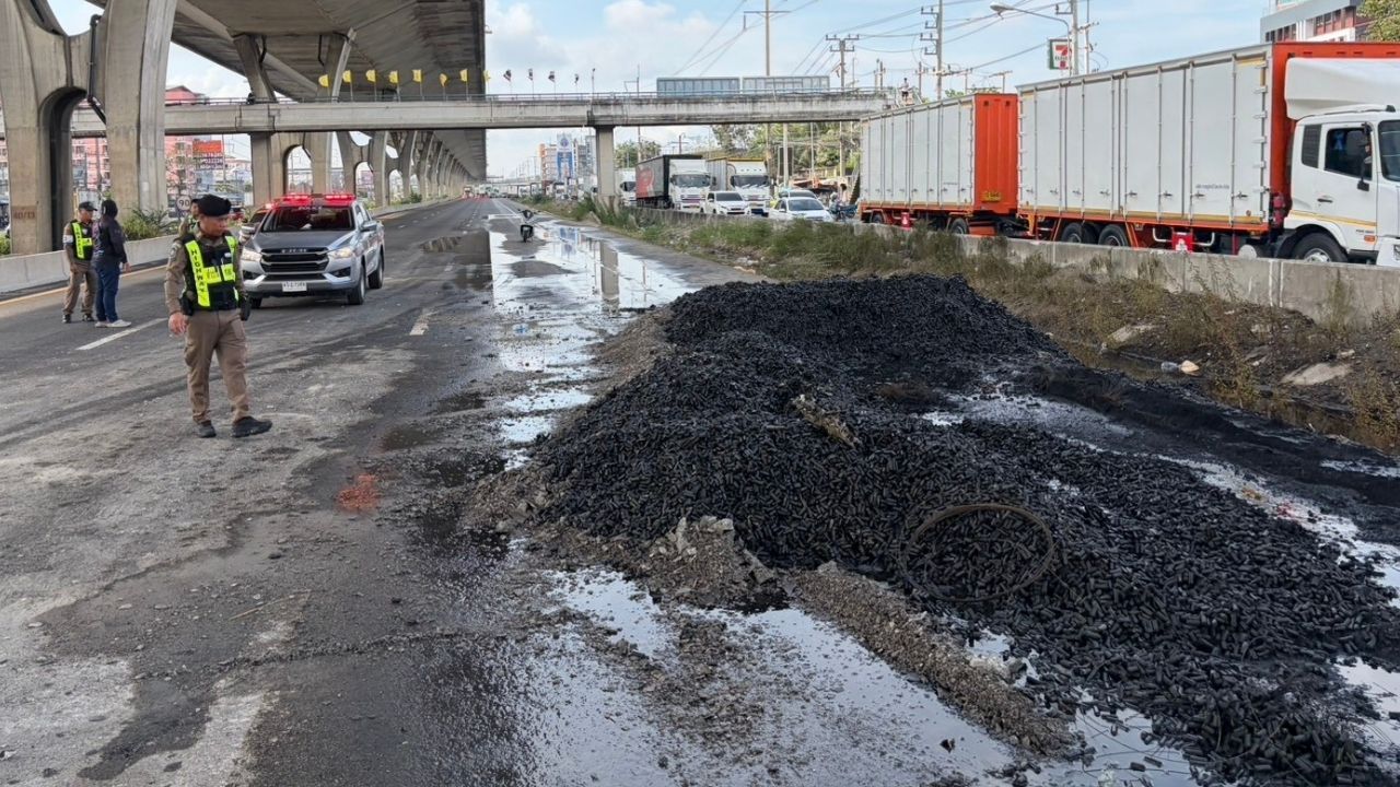 Truck carrying lithium batteries caught on fire 