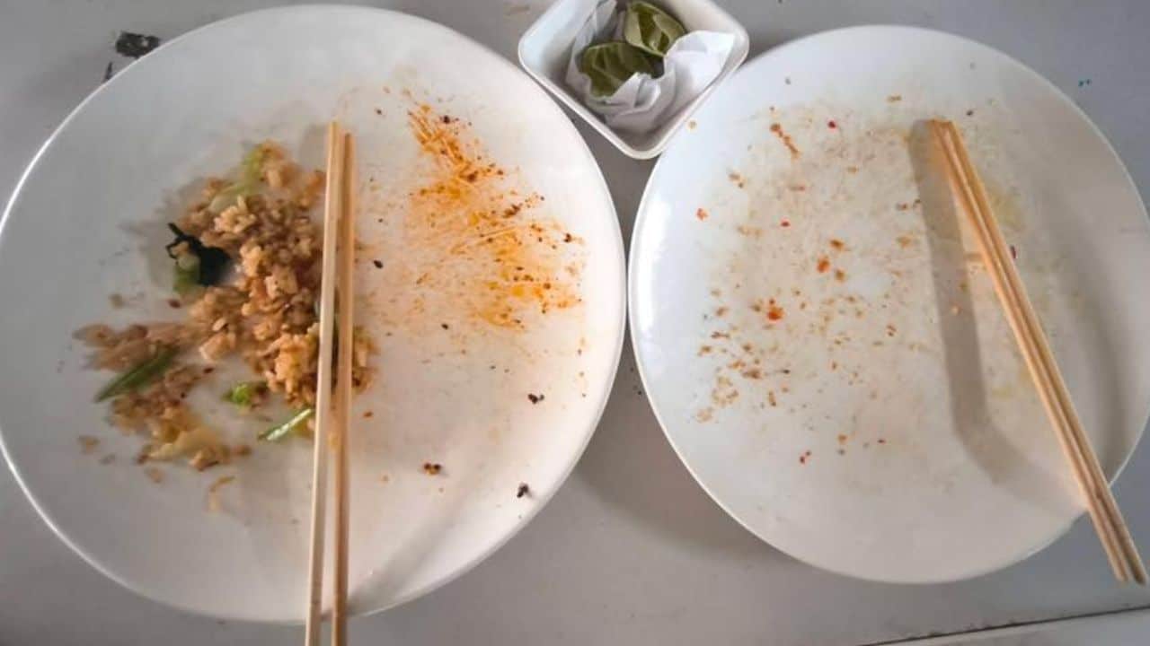 Foreigners fake insect in food for free meal