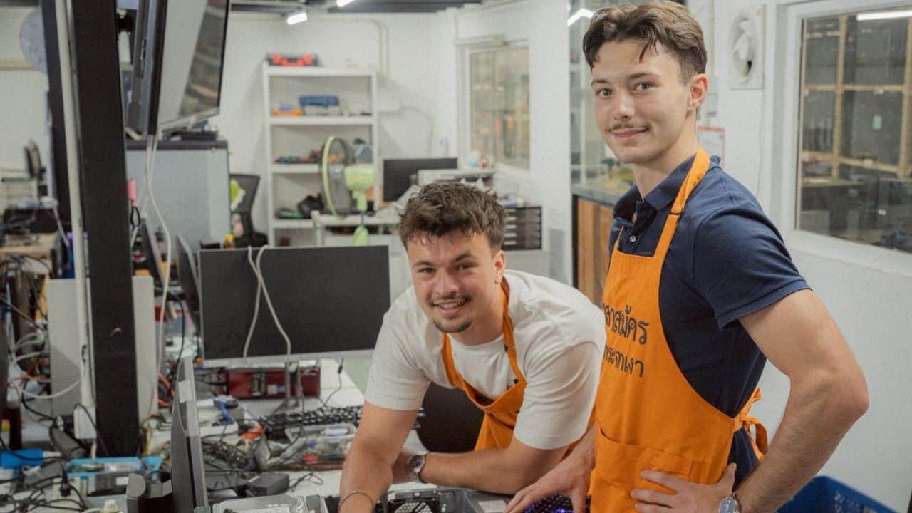 French interns at Mirror Foundation in Thailand