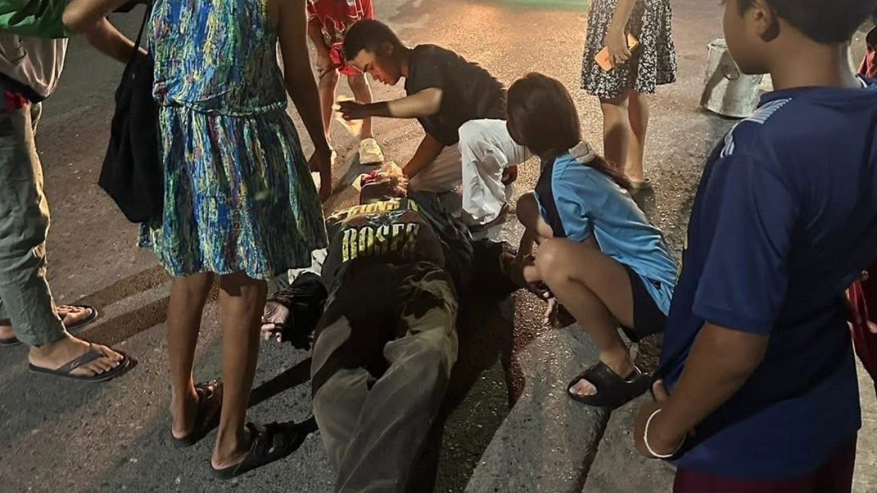 Phuket teen boy CPR foreigner on road