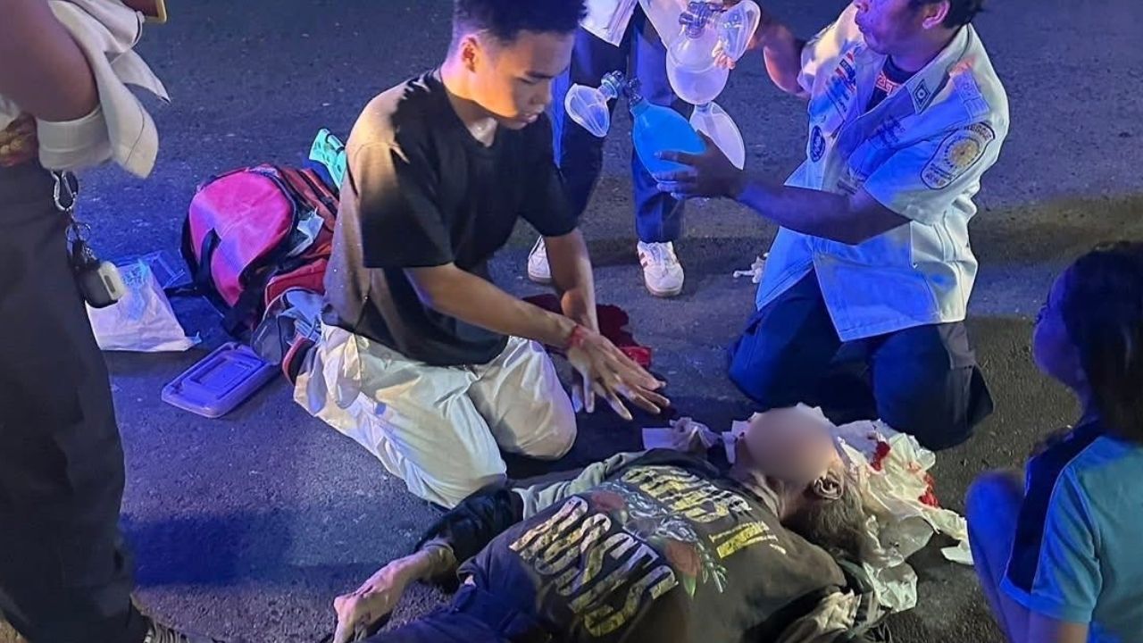Thai teen helps foreigner who collapses on Phuket road