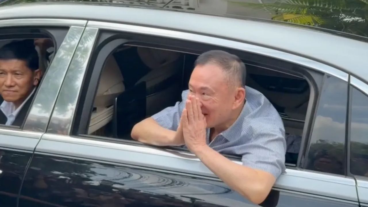 Thaksin returns home from prison