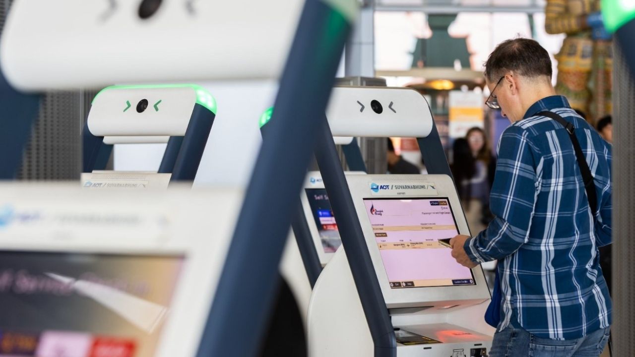 Thai airport self-check in