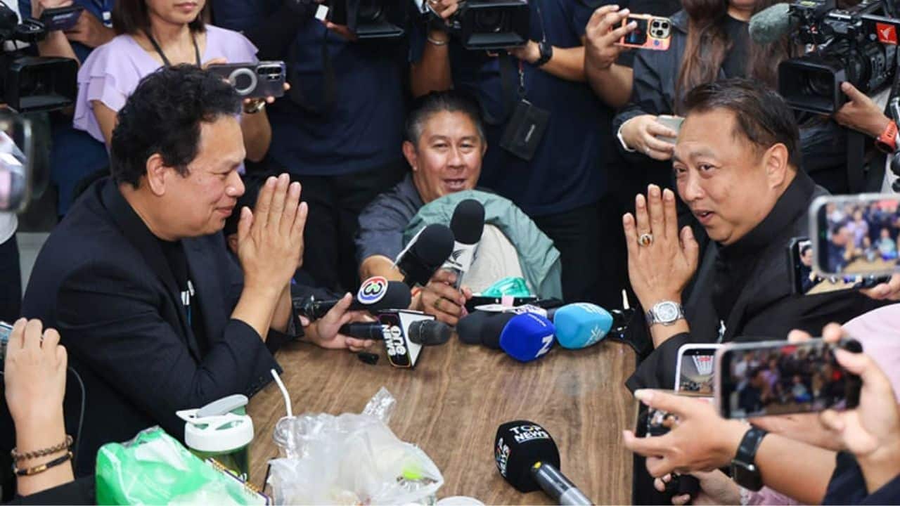Suchart Chomklin apologises journalist