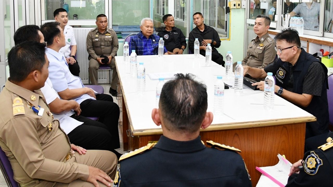 House of Representatives President Sophon Saram meets officials at drug rehab centre in Buriram