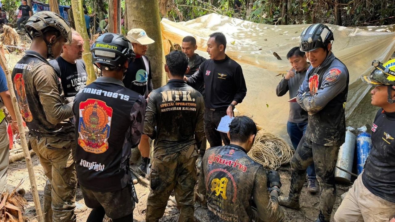 Thai rescuers join Laos Cave rescue mission