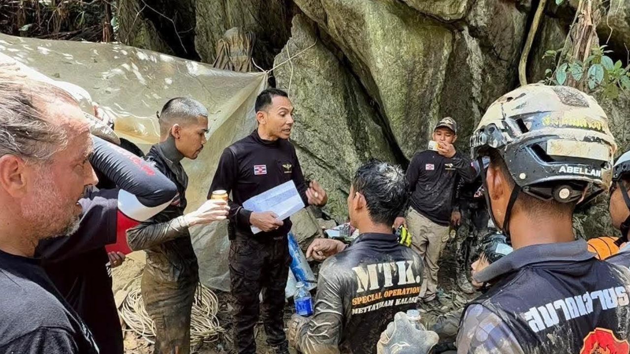 Thai rescuers join Laos cave operation
