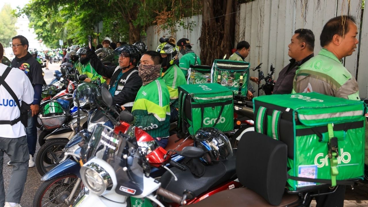 App-based riders disagree over social security