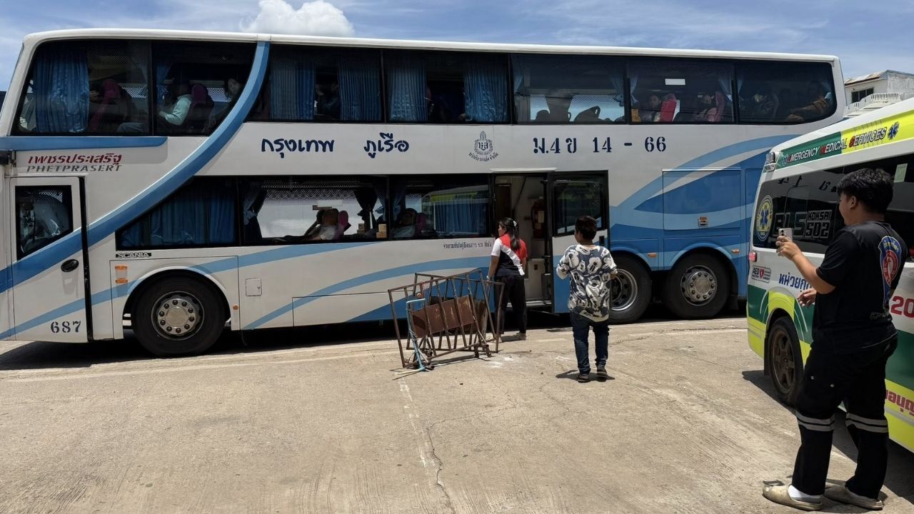 Thai mother leaves son at bus terminal in Phetchabun