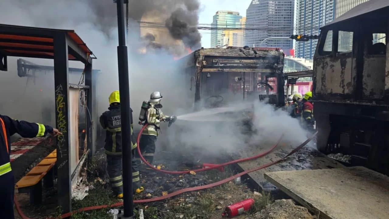 At least 8 people killed in crash on railway under Makkasan APL