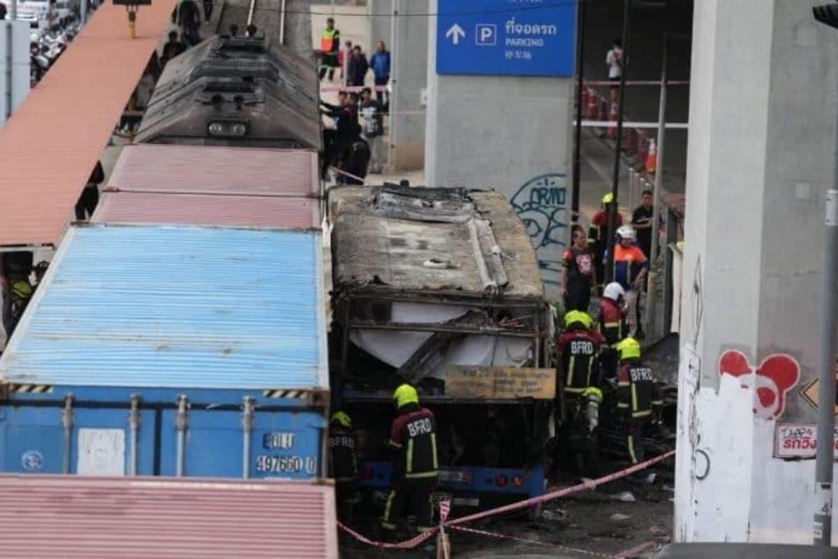 Thailand train-bus crash compensation paid, motorists charged | News by Thaiger