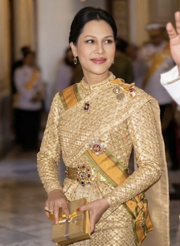 Chud Thai conquered Paris. Thailand's most elegant dress 66 years in the making. | News by Thaiger
