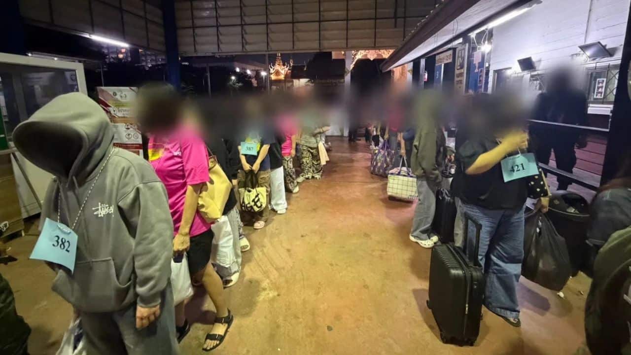 A Cambodia scam crackdown led to 635 Thais being sent home through Sa Kaeo, where officials began screening returnees.