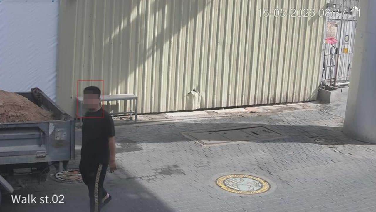Pattaya tourist police arrested a human trafficking suspect after AI cameras detected him walking in the city on May 15.