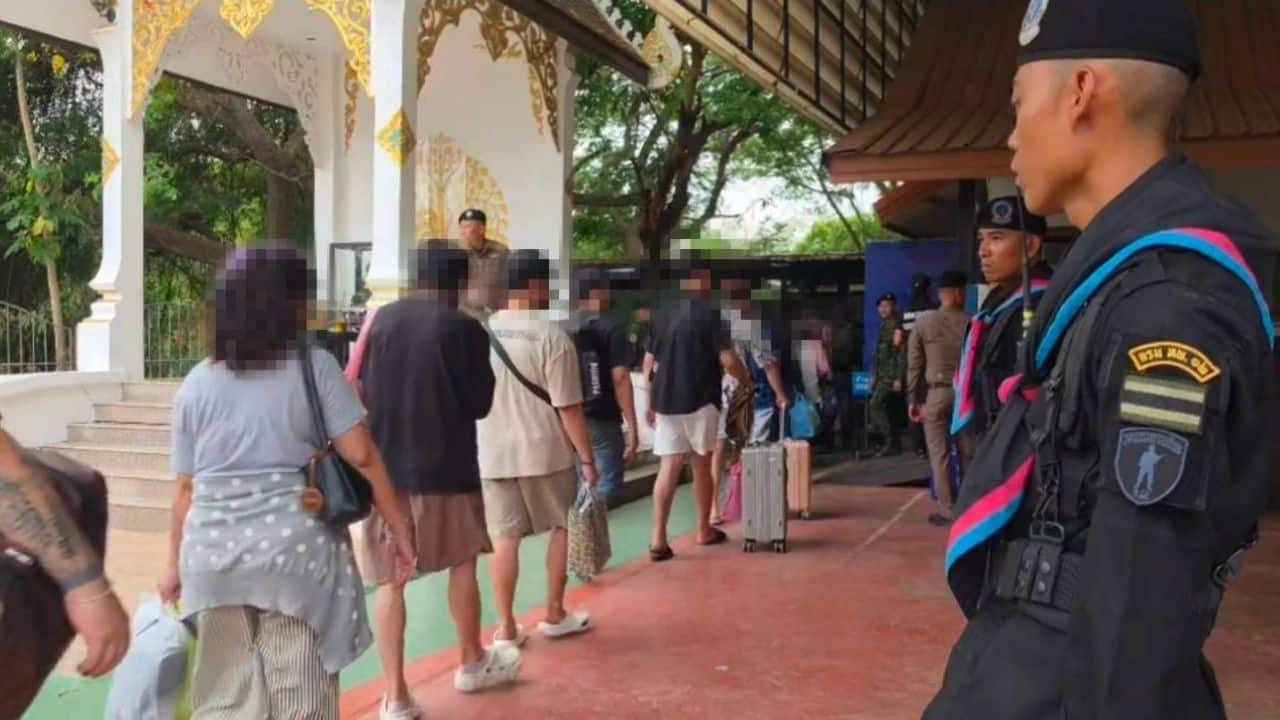 A Cambodia scam crackdown led to 635 Thais being sent home through Sa Kaeo, where officials began screening returnees.