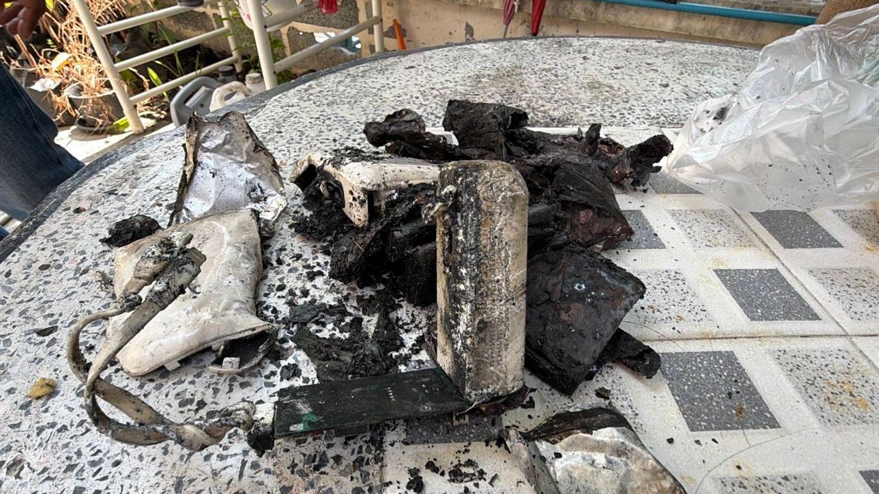 A cheap power bank bought online exploded inside a Samut Prakan home, damaging property while the owner’s wife was nearby.