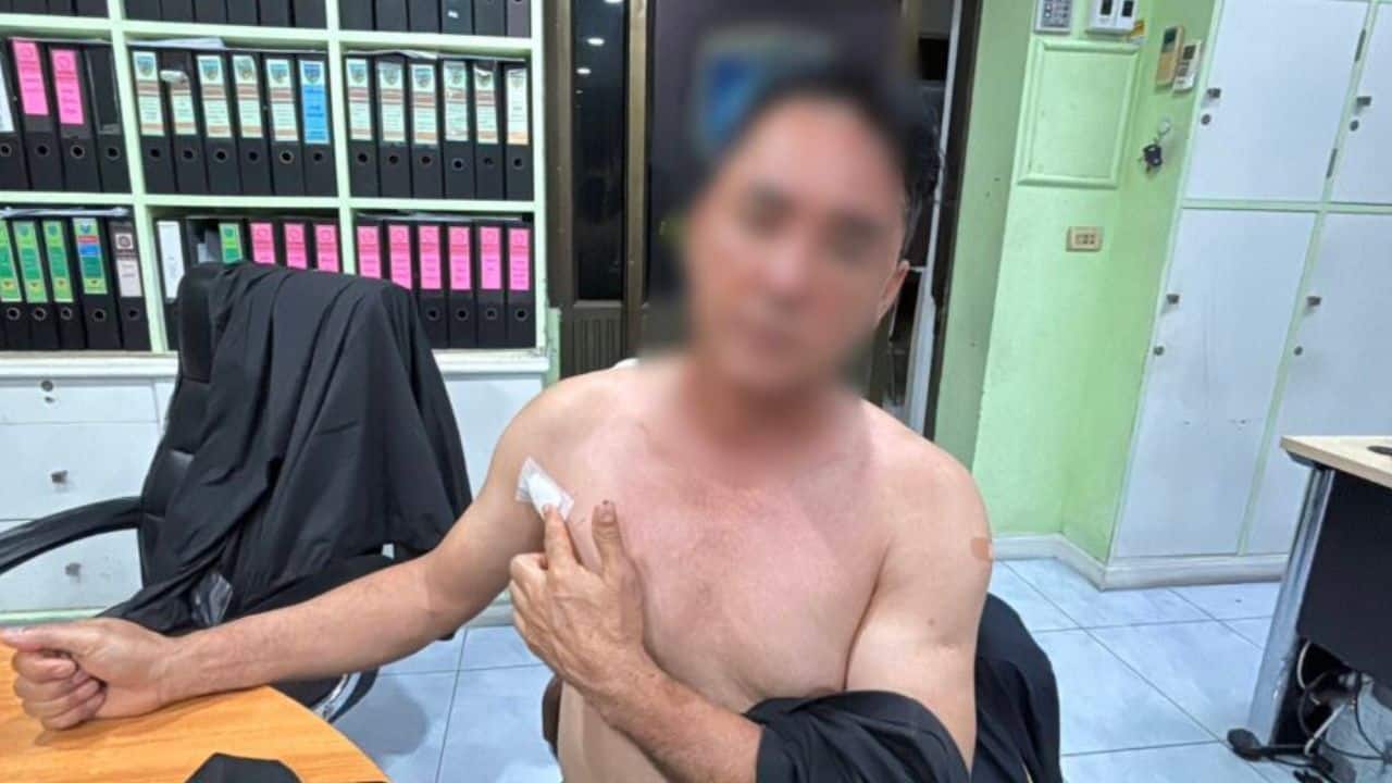Police arrested two transgender suspects in Pattaya after an Australian tourist was allegedly stabbed with scissors and robbed of AU$6,000.
