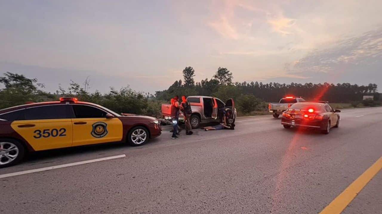Police caught a Thai driver and Chinese nationals in Sa Kaeo after a 70km pursuit involving a pickup heading towards Bangkok.
