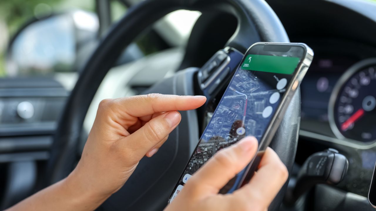 Ride-hailing apps have one month to improve safety standards as the Transport Ministry prepares stricter rules for app-based taxis.