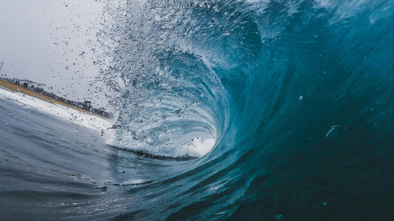 strong ocean waves
