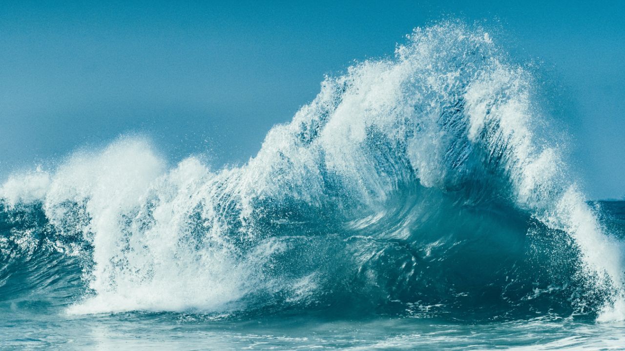 strong waves