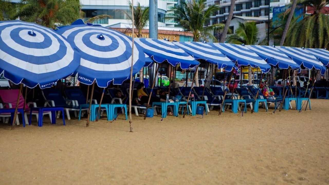 Pattaya’s tourism business association backs cutting Thailand's visa-free stays to 30 days, citing scammer concerns and illegal activity.