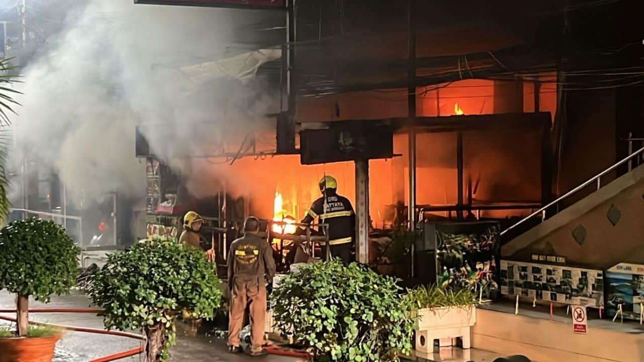Police are investigating a Pattaya Indian restaurant fire that damaged two businesses near Pattaya Beach Road early today.