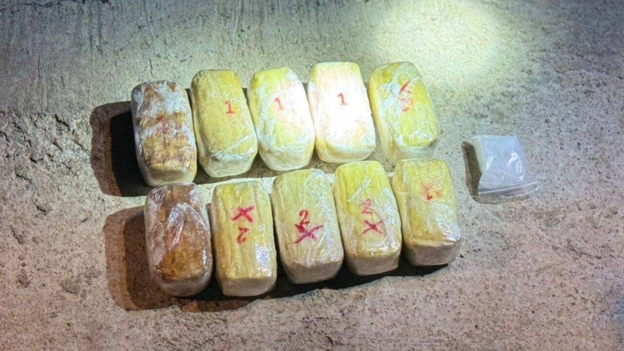 Three suspects were arrested after a drug chase in Chumphon led police to more than 20,000 meth pills and crystal meth seized.