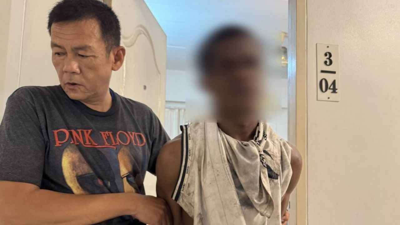 A Nigerian cocaine suspect was arrested in Bangkok after fleeing a Ramkhamhaeng drug sting and hiding in a drainage ditch.