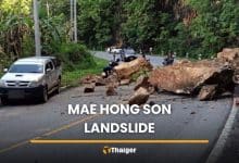 Mae Hong Son landslide blocks highway, cars trapped | Thaiger