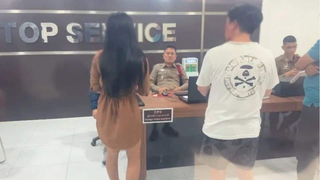 A Japanese tourist was injured after a dispute with a Thai transwoman turned into a fight on Pattaya Beach early today, June 3.