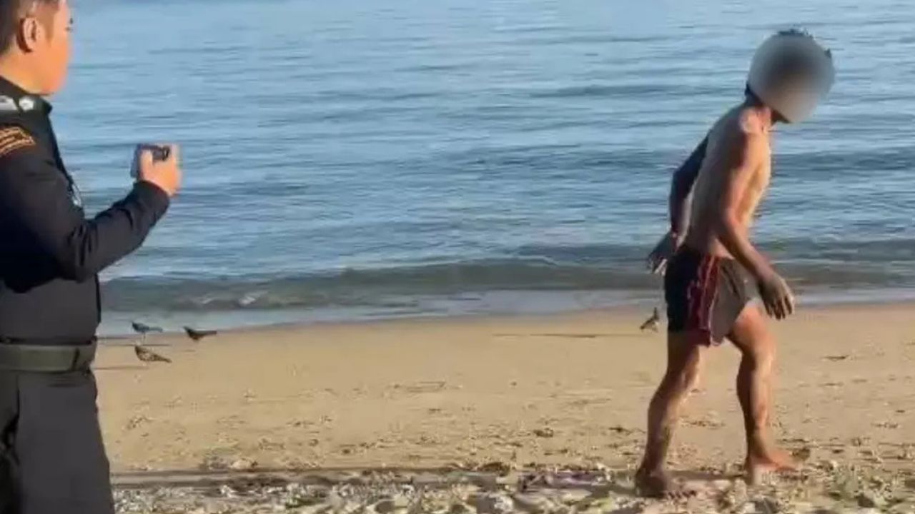 Police and city officials ordered a homeless man to leave Pattaya Beach after repeated complaints about indecent behaviour.